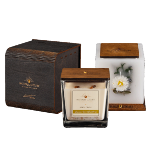 NATURAL LUXURY žvakės, žvakidės ir medinės dėžutės rinkinys JAZMINE - WOOD SIMPHONY, 1vnt